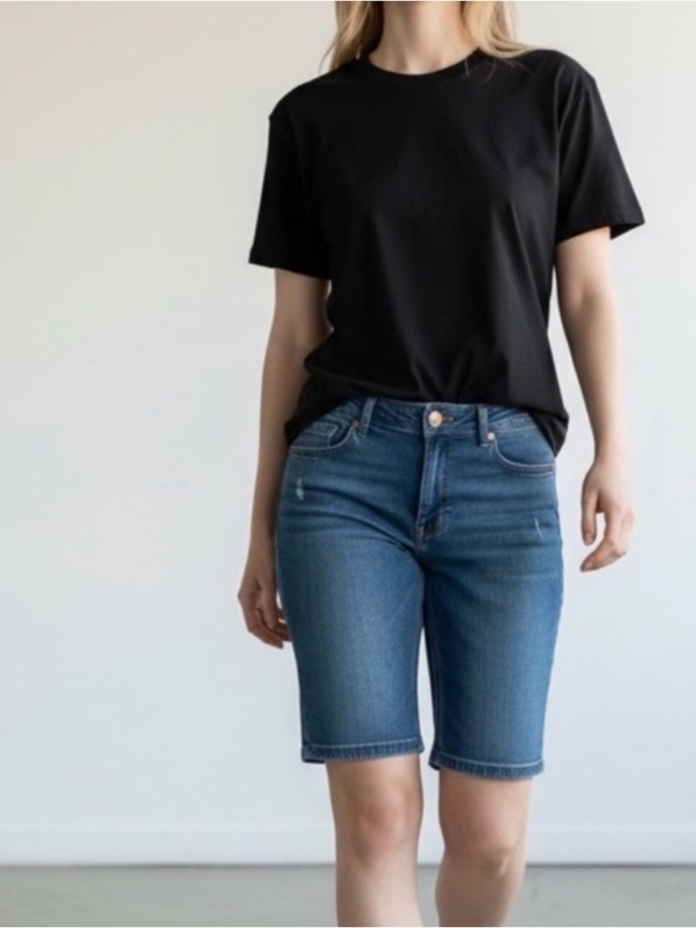 1822 Denim Women's Mid-Length Denim Bermuda Jorts Shorts in Blue SZ 6